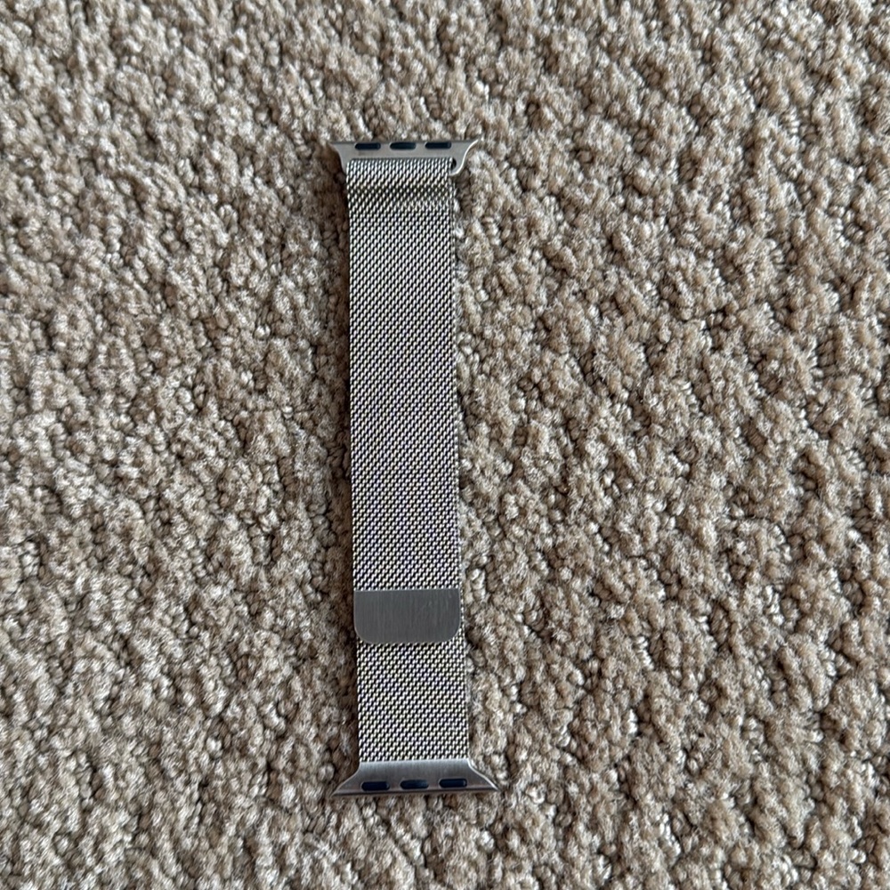 Gold apple Milanese band. Fits 40 and 42 mm